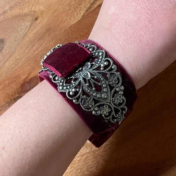 Victorian Steampunk Maroon Velvet & Metal Cuff - Picture 4 of 15